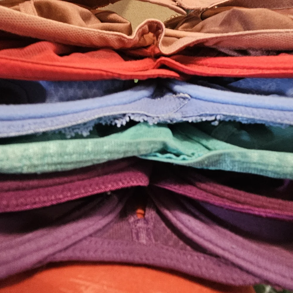 Elomi, Curvey Kate and More! In Red, Blue, Green, and Purple. (6) Size: 34K - Picture 1 of 16